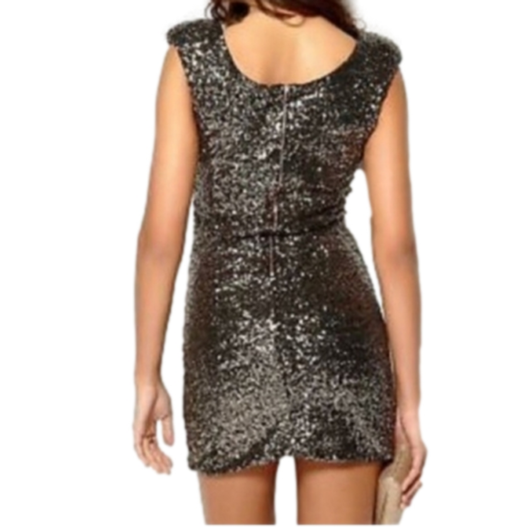Size M Gold Sequin mini dress Scoop neck sleeveless gold black color MINKPINK - Picture 2 of 15